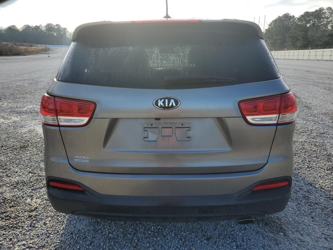 2017 KIA SORENTO LX - Image 6