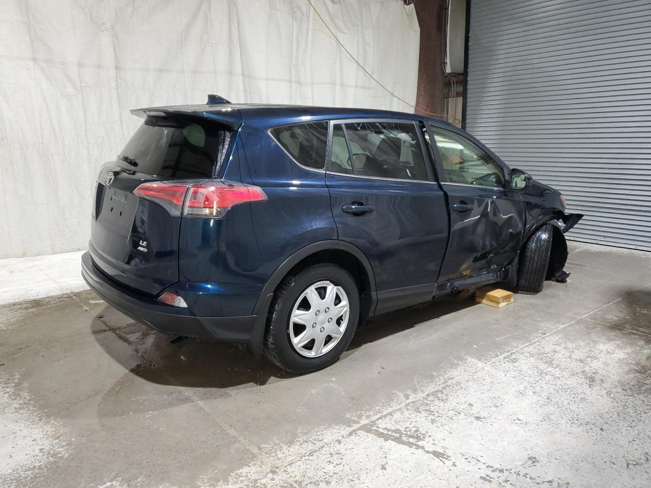 2018 TOYOTA RAV4 LE - Фото 3