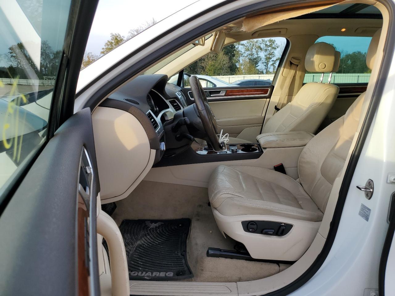 2013 VOLKSWAGEN TOUAREG V6 - Image 7