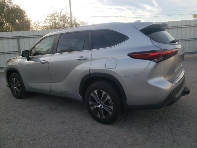 2023 Toyota Highlander L - Image 2