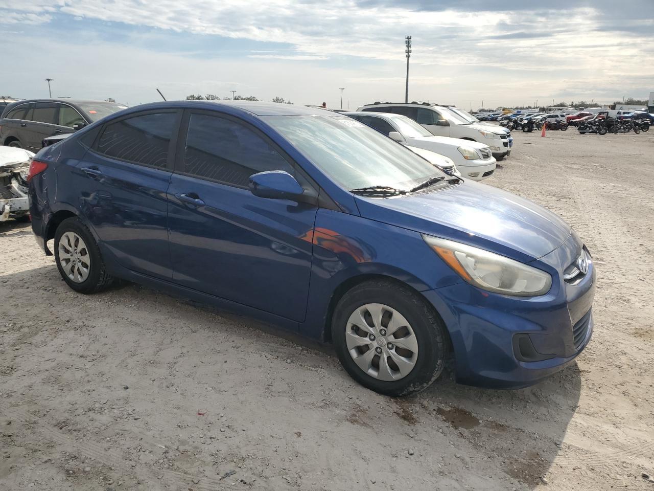2017 HYUNDAI ACCENT SE - Image 4