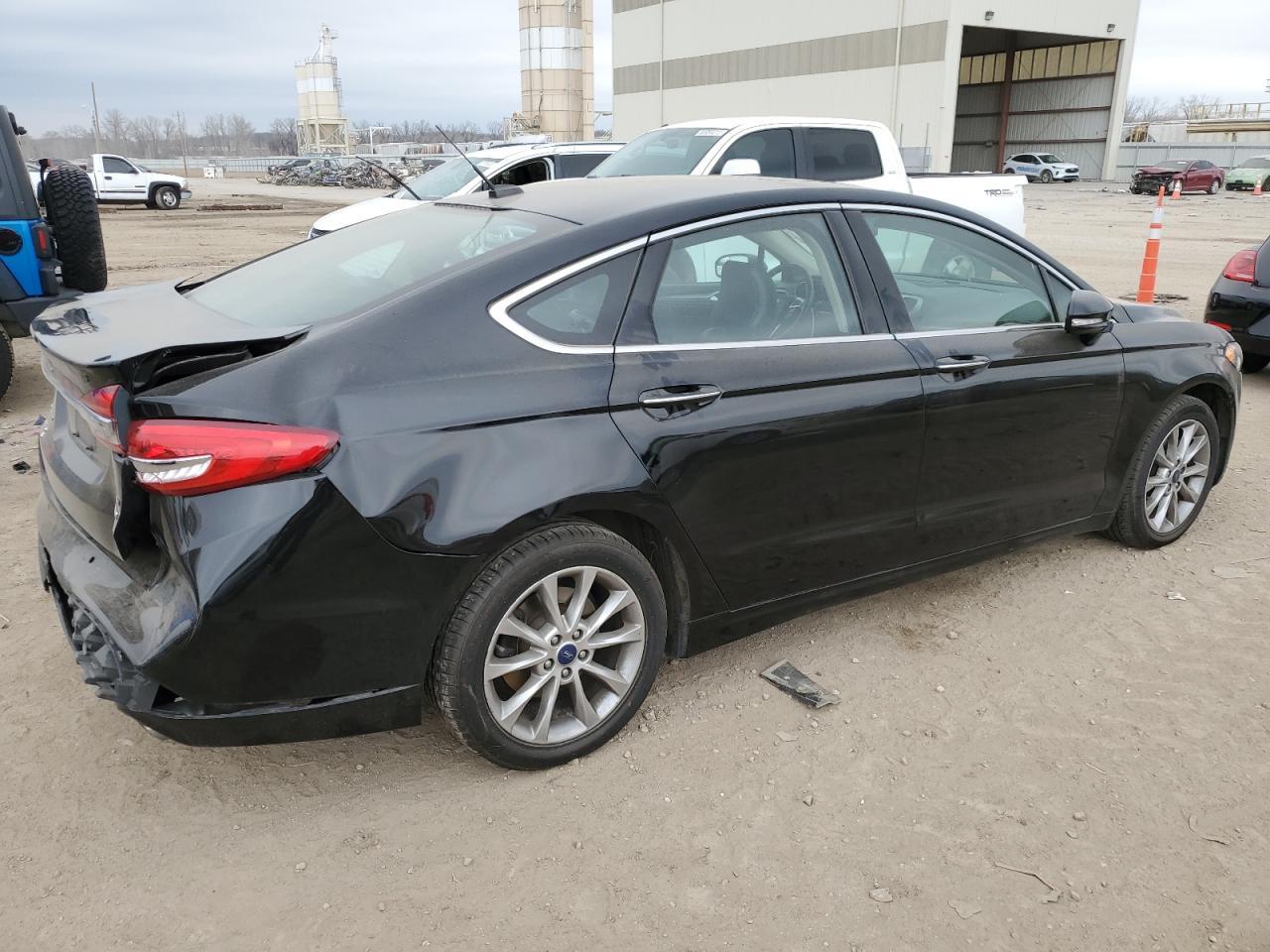 2017 FORD FUSION SE - Фото 3