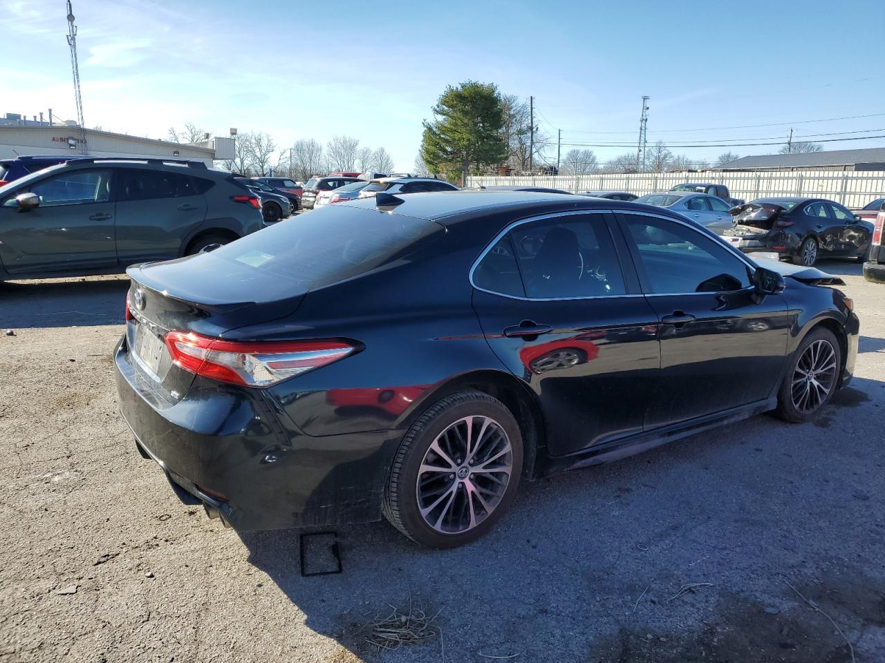 2018 TOYOTA CAMRY L - Фото 3