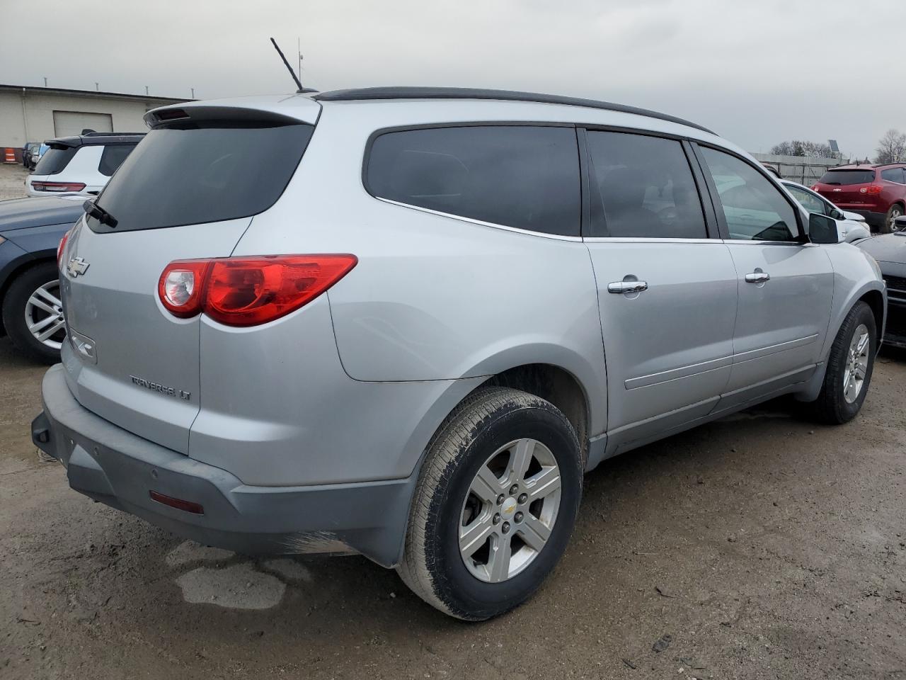 2011 CHEVROLET TRAVERSE L - Image 3