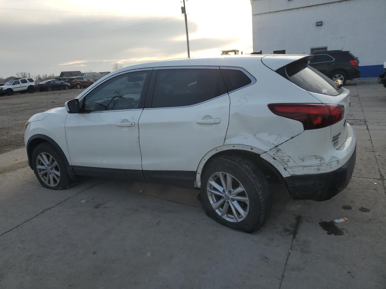 2018 NISSAN ROGUE SPOR - Image 2