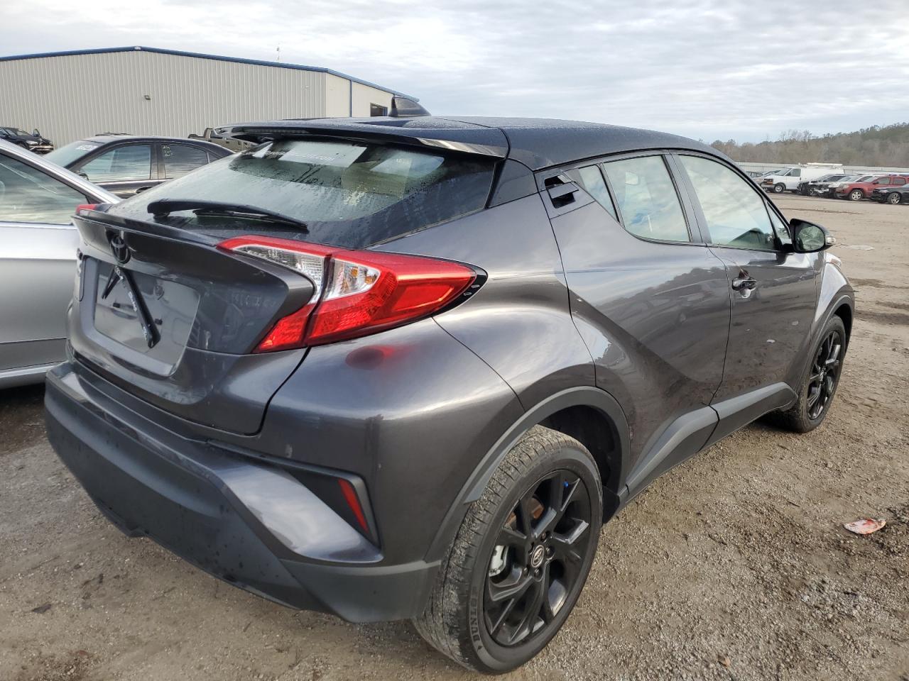 2022 TOYOTA C-HR XLE - Image 3