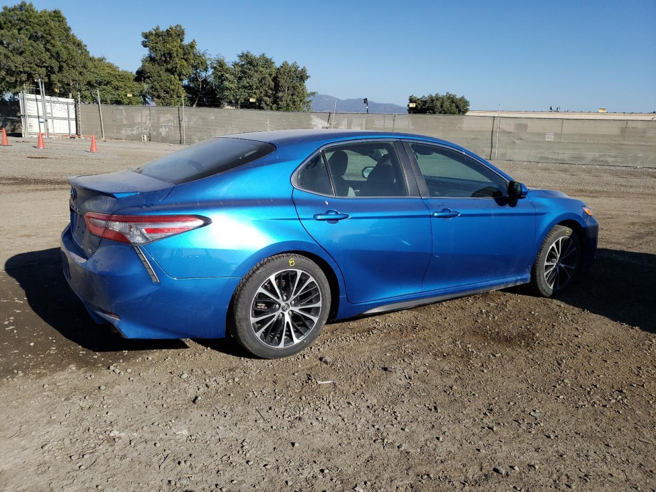 2018 TOYOTA CAMRY L - Фото 3