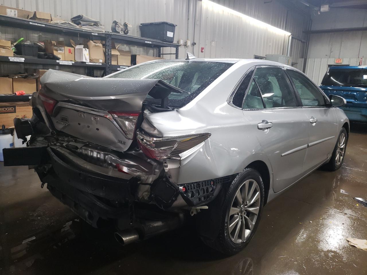 2016 TOYOTA CAMRY LE - Фото 3