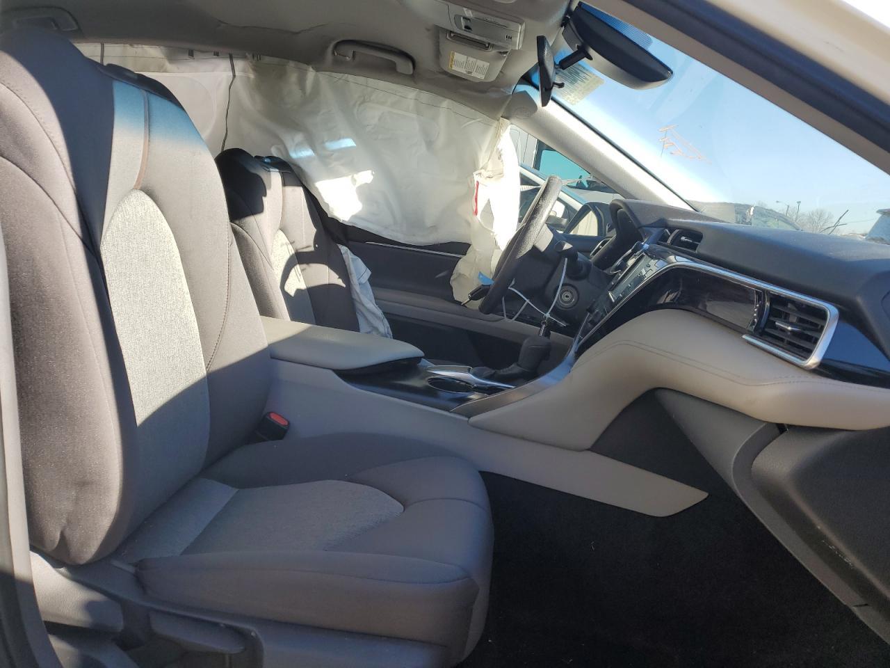 2018 TOYOTA CAMRY L - Фото 7