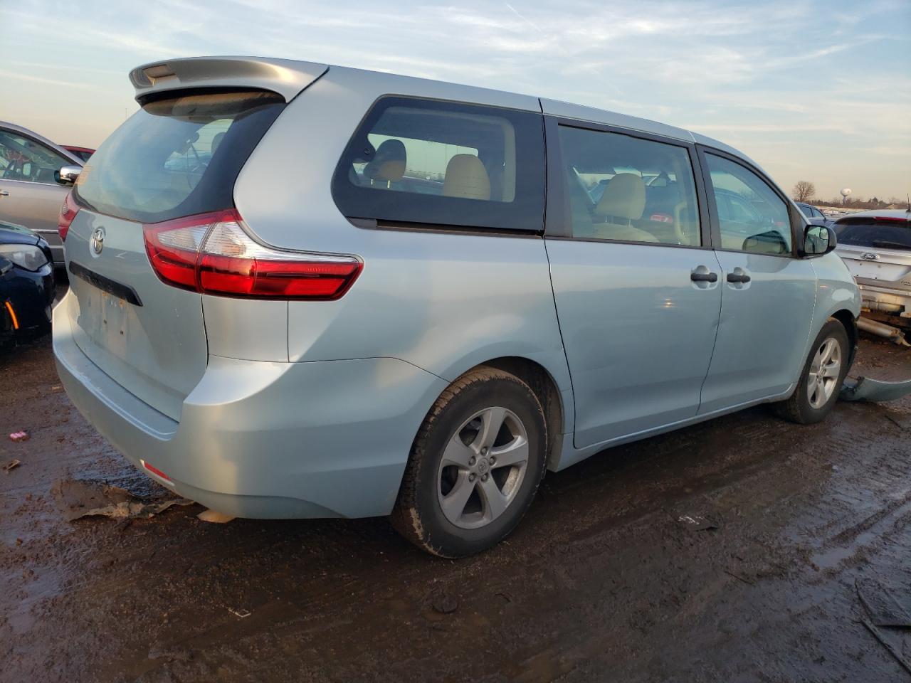 2015 TOYOTA SIENNA - Фото 3