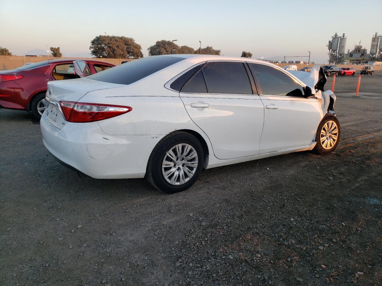 2017 TOYOTA CAMRY LE - Фото 3