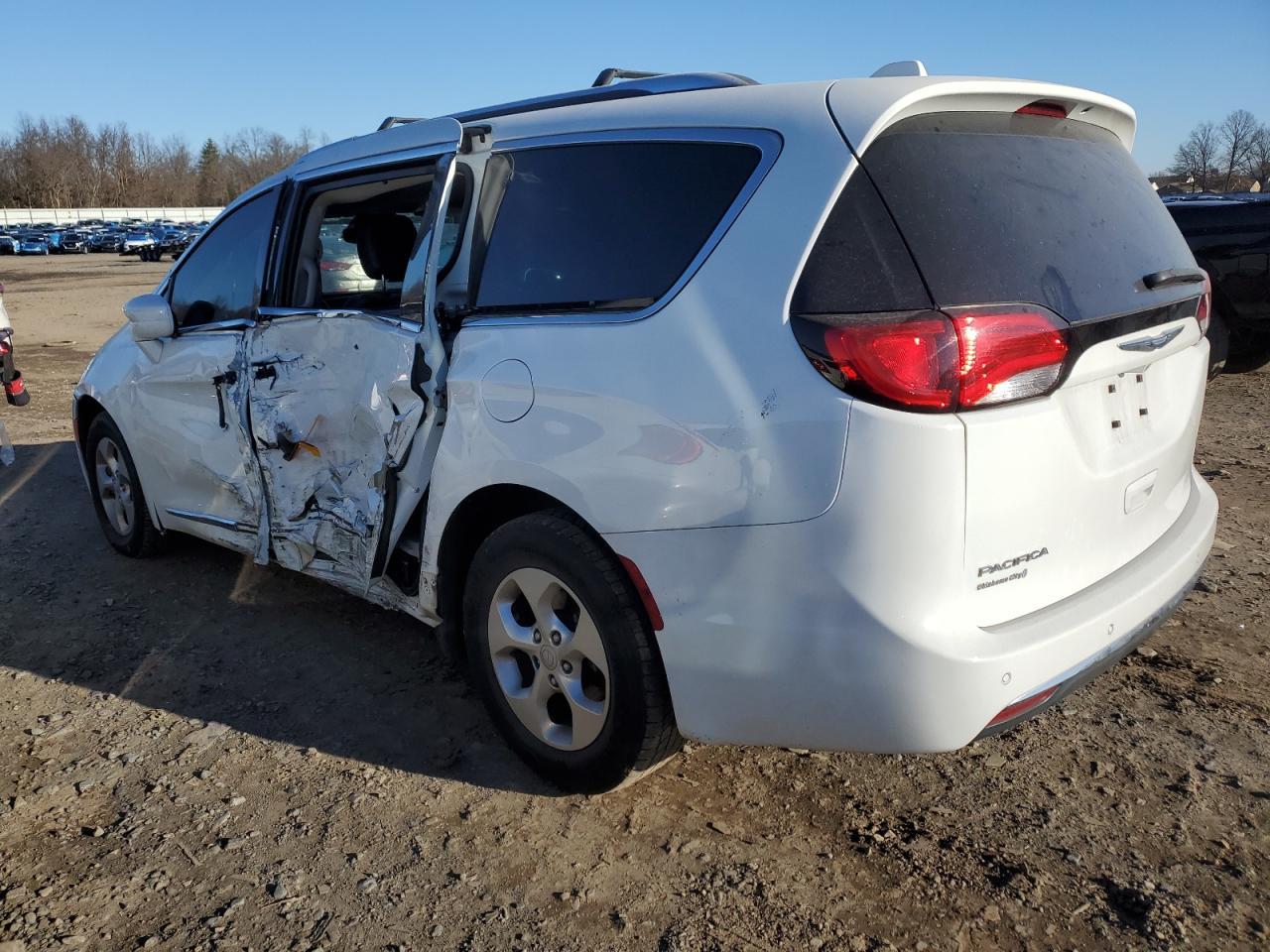 2017 CHRYSLER PACIFICA T - Image 2