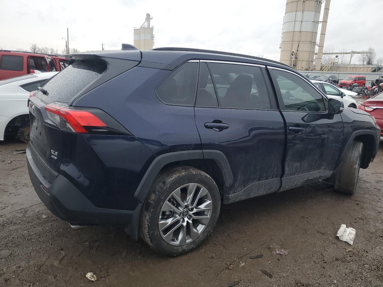 2022 TOYOTA RAV4 XLE P - Image 3