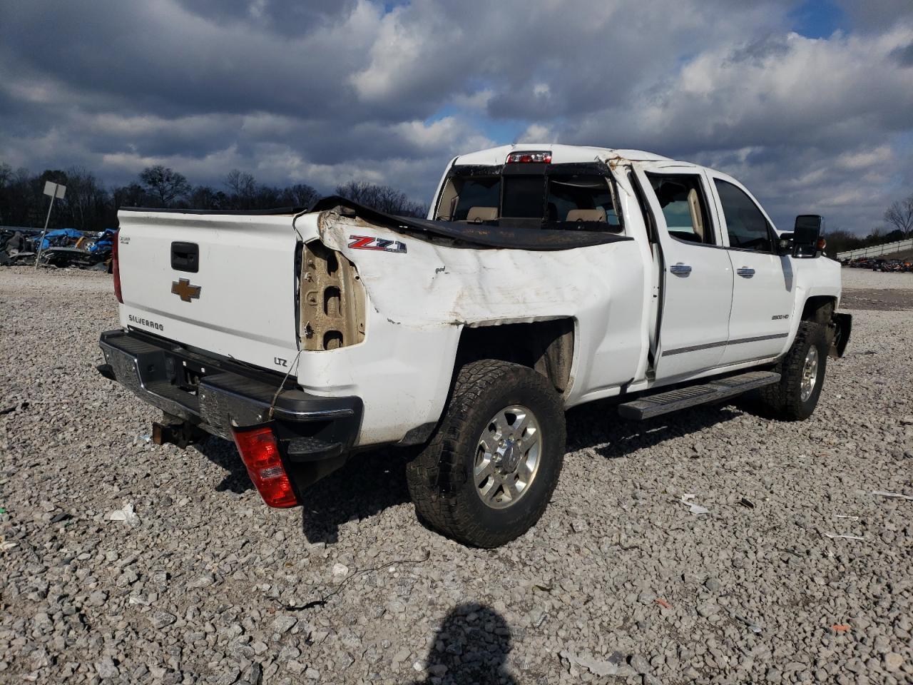 2017 CHEVROLET SILVERADO - Image 3