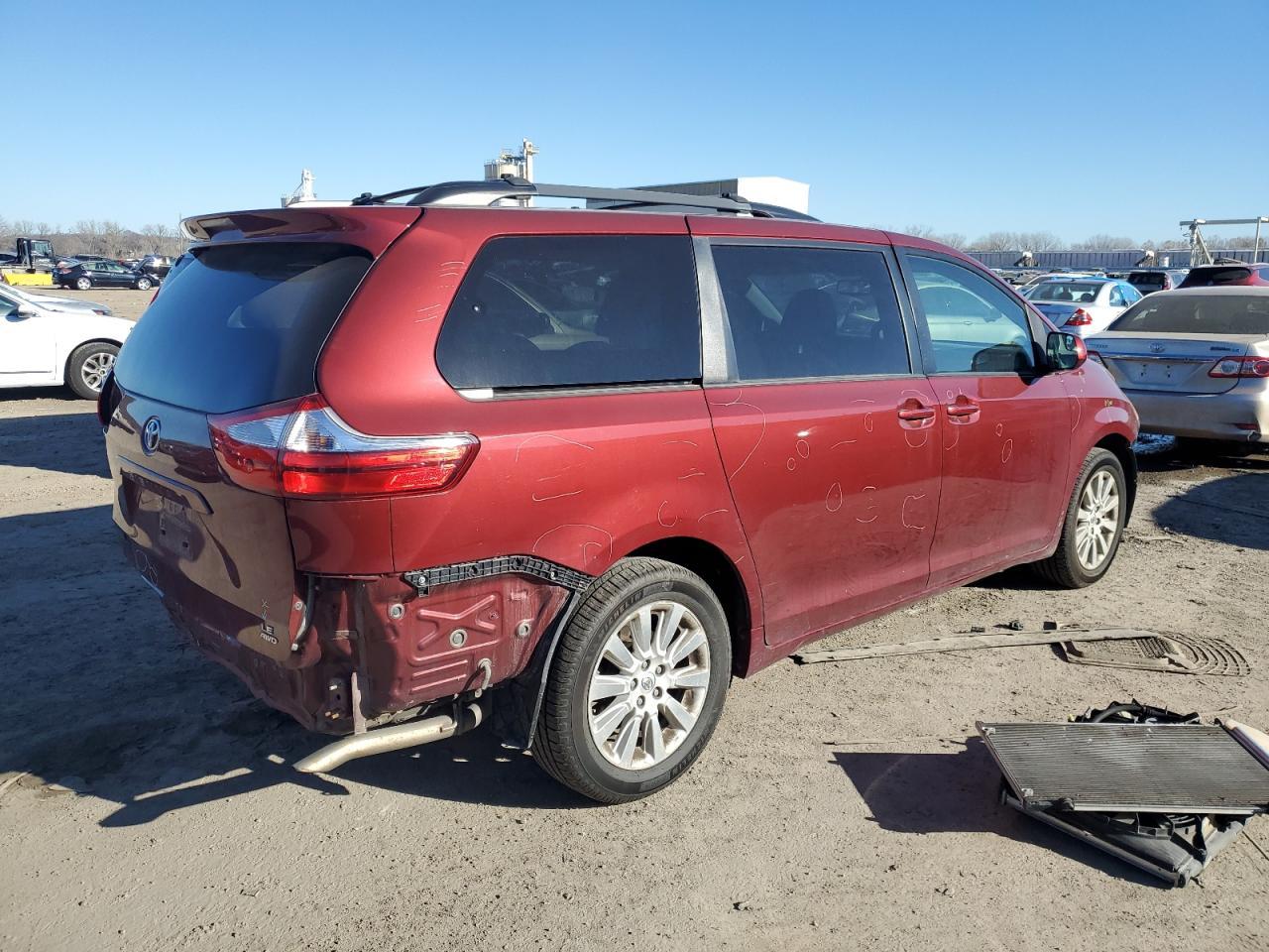 2015 TOYOTA SIENNA LE - Фото 3