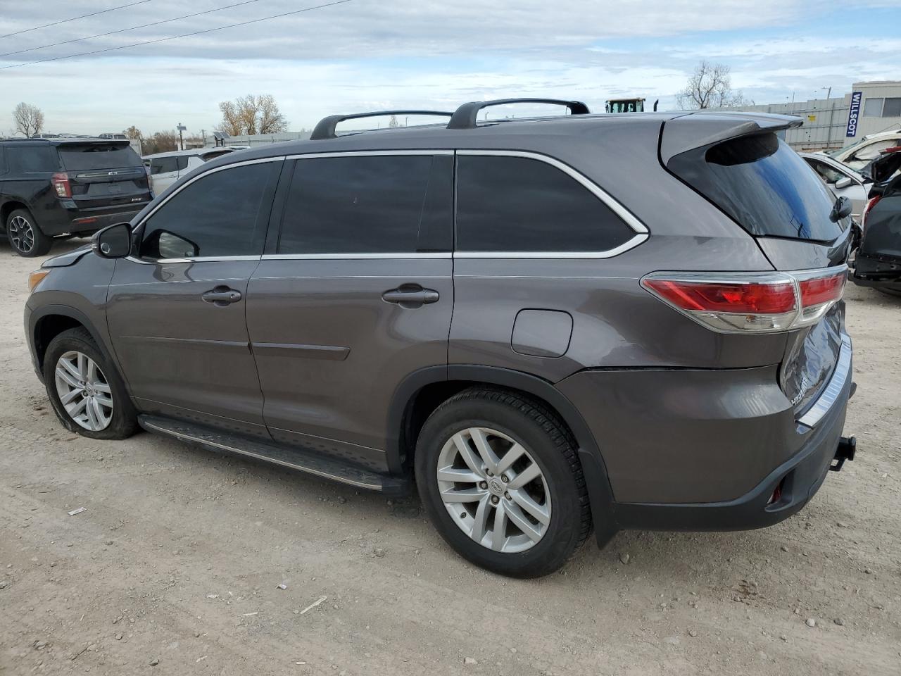 2015 TOYOTA HIGHLANDER - Image 2