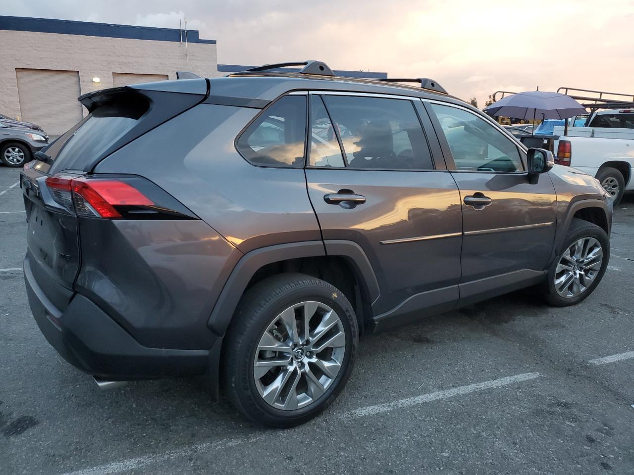 2019 TOYOTA RAV4 XLE P - Фото 3