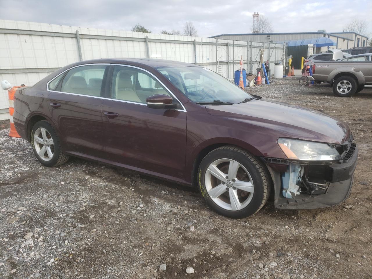 2013 VOLKSWAGEN PASSAT SE - Image 4