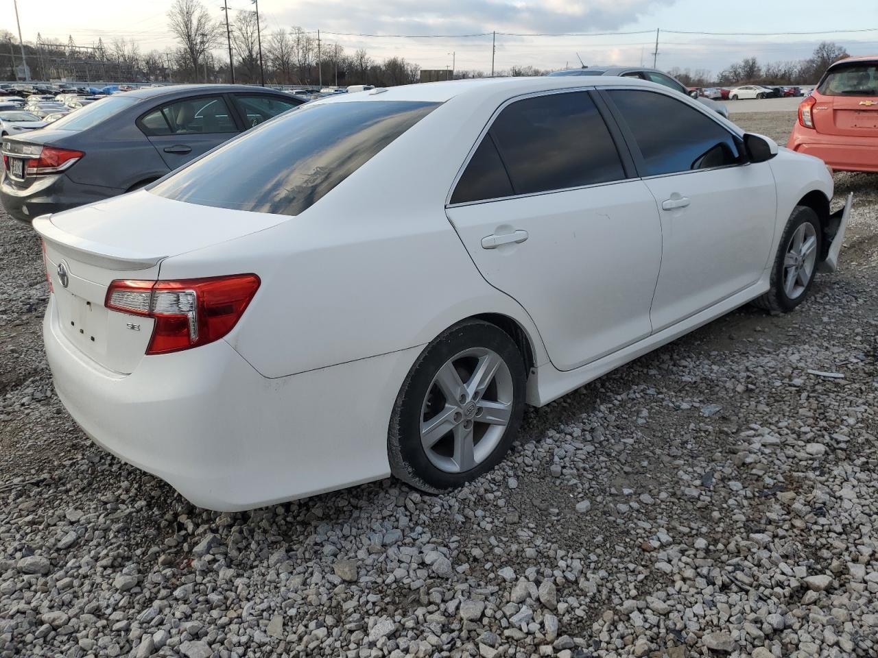 2014 TOYOTA CAMRY L - Фото 3