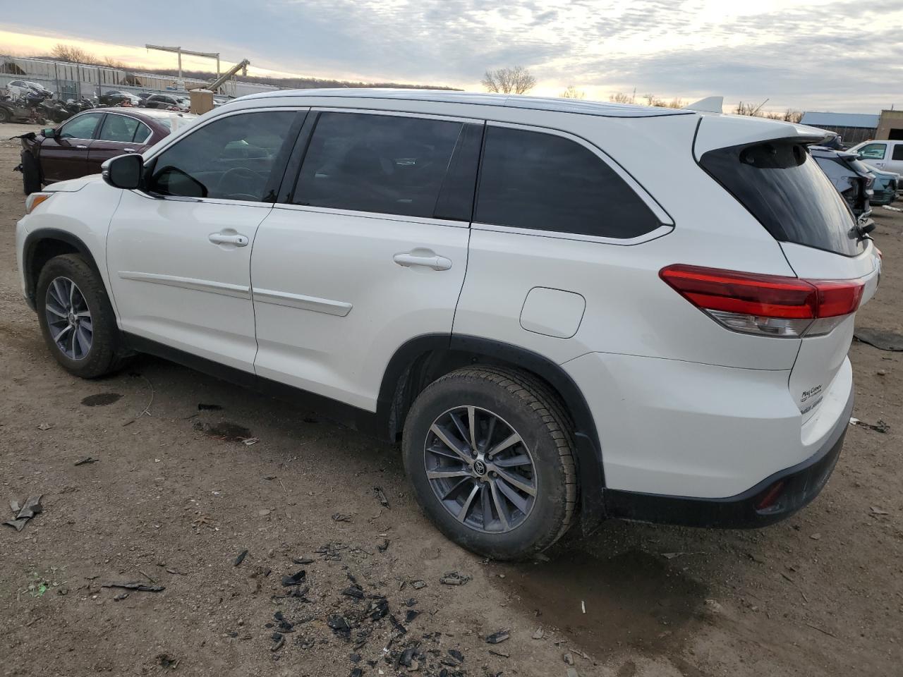 2019 TOYOTA HIGHLANDER - Фото 2