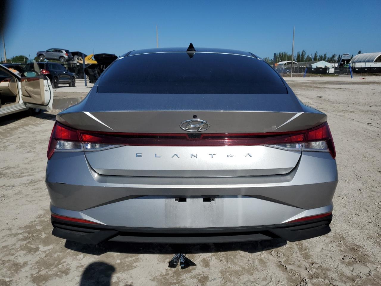 2023 HYUNDAI ELANTRA SE - Фото 6