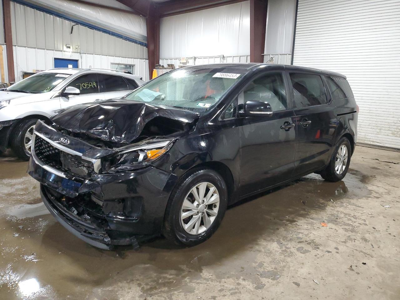 2017 KIA SEDONA LX