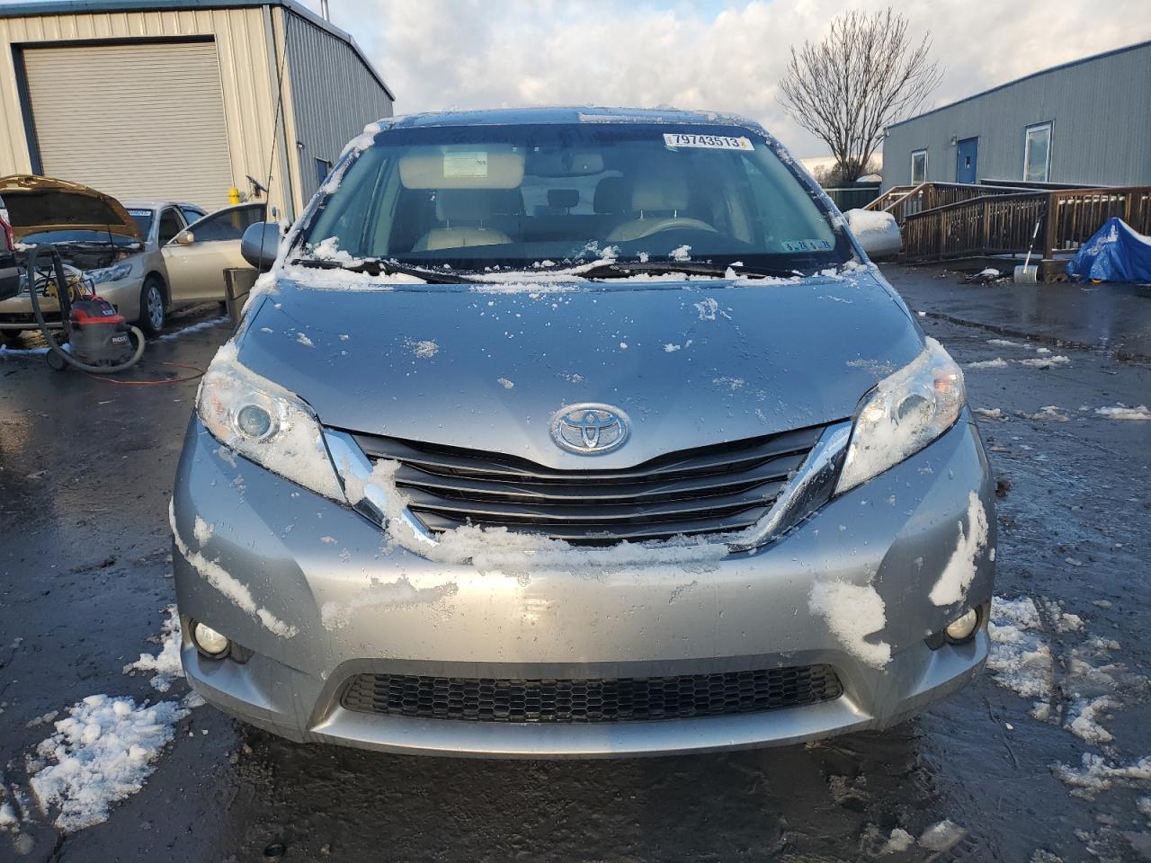 2013 TOYOTA SIENNA XLE - Image 5