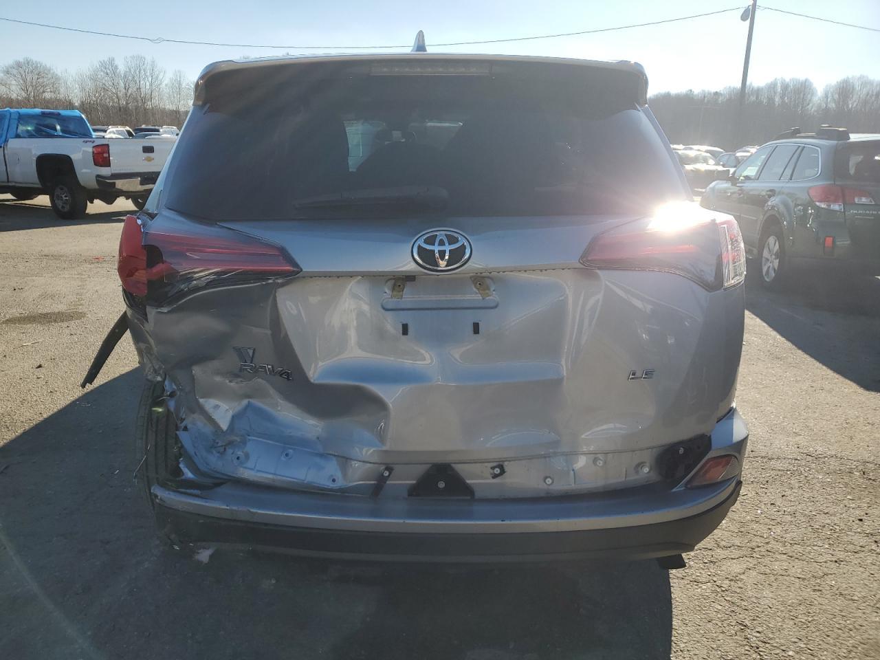 2018 TOYOTA RAV4 LE - Image 6