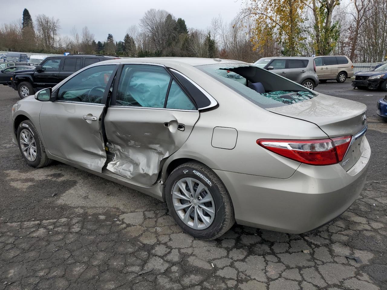 2017 TOYOTA CAMRY LE - Фото 2