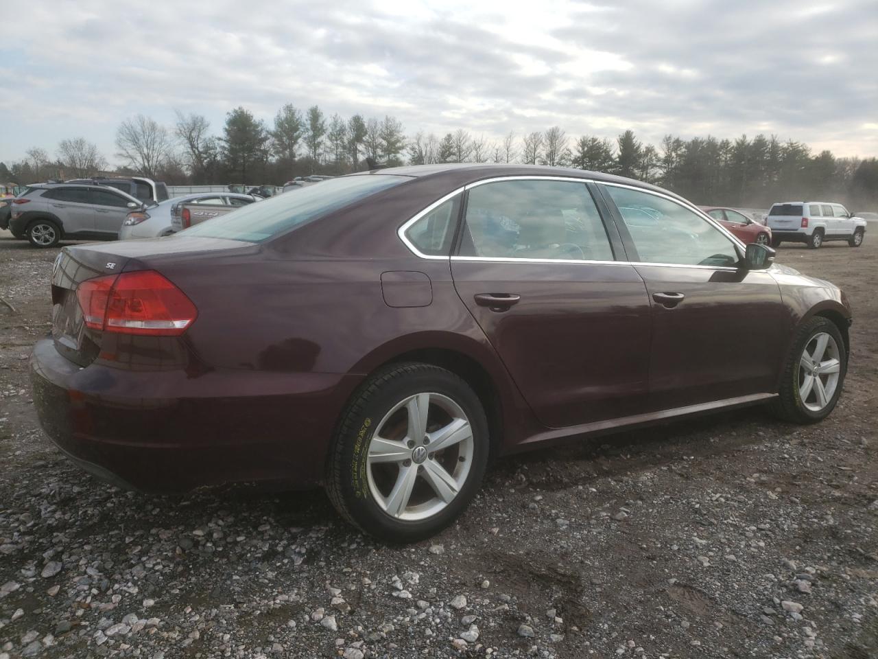 2013 VOLKSWAGEN PASSAT SE - Image 3