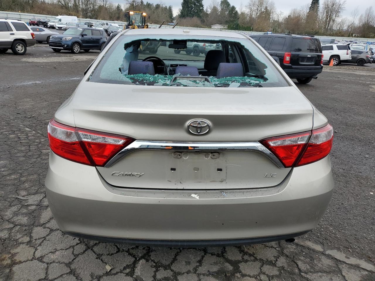 2017 TOYOTA CAMRY LE - Фото 6