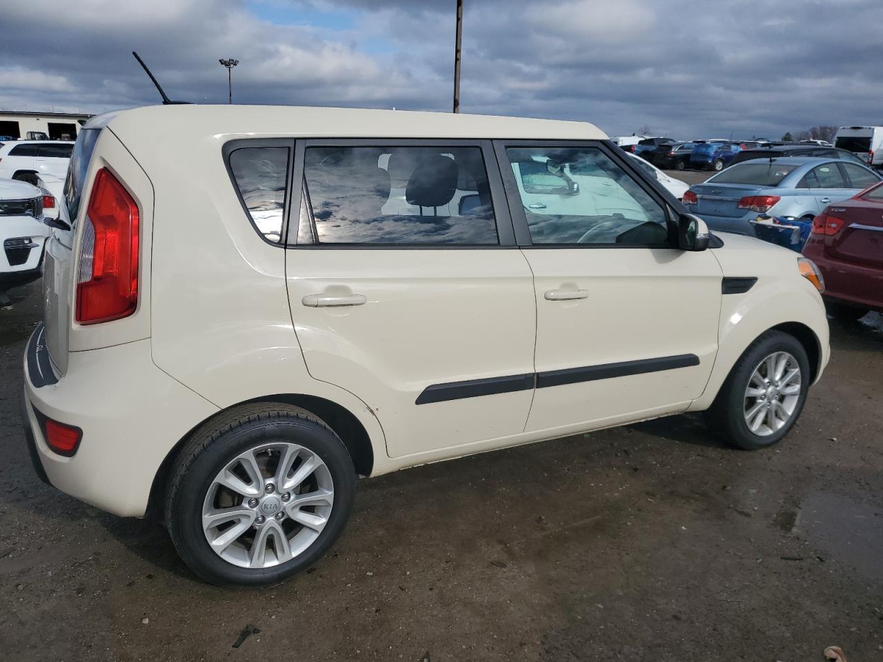 2013 KIA SOUL + - Image 3
