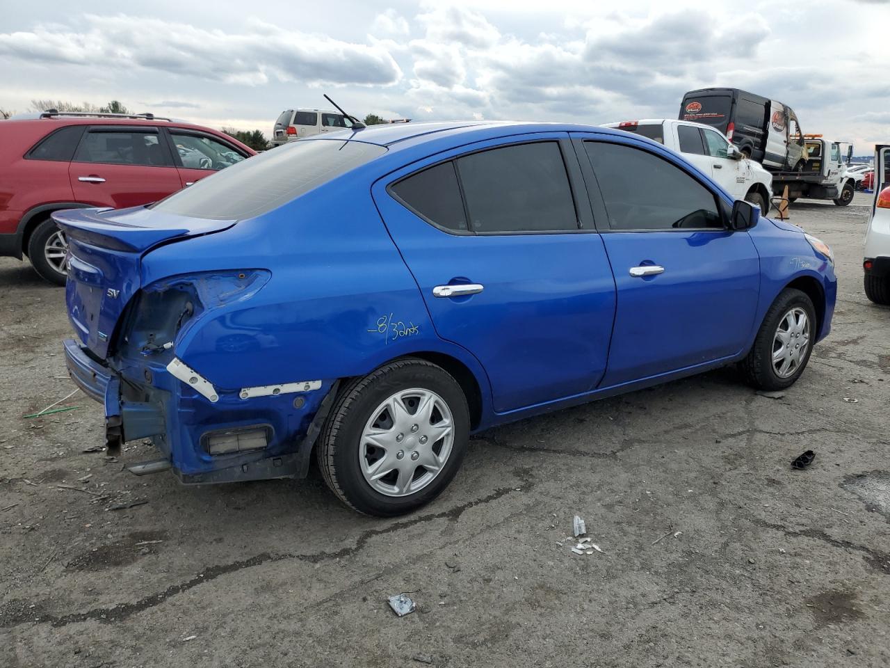2016 NISSAN VERSA S - Фото 3