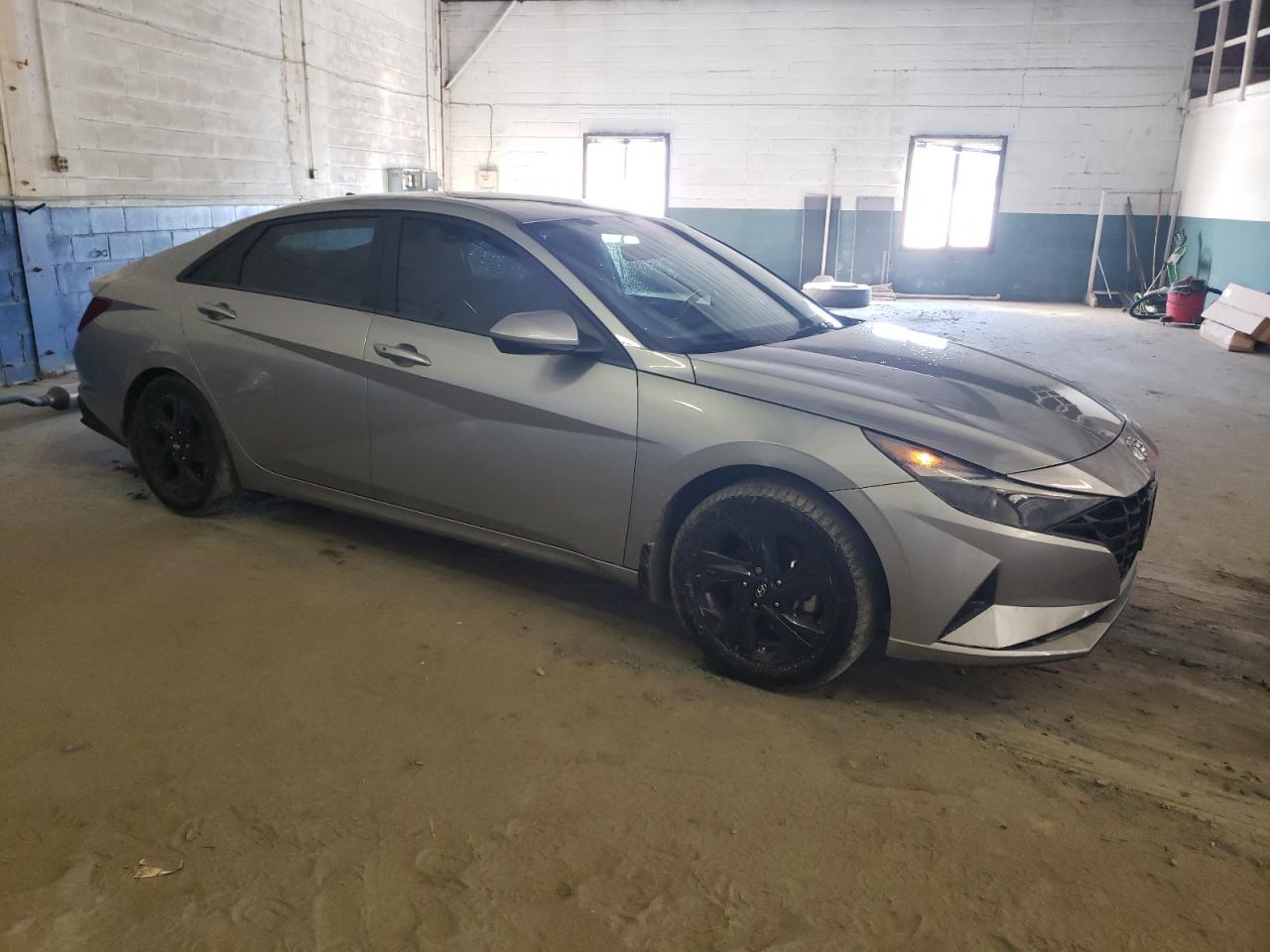 2022 HYUNDAI ELANTRA SE - Image 4