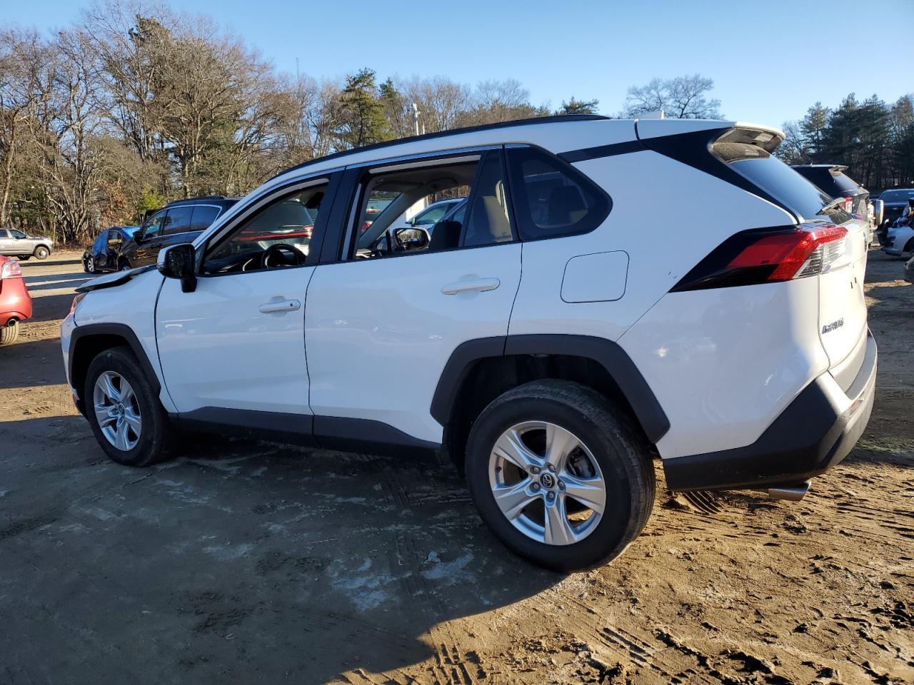 2020 TOYOTA RAV4 XLE - Фото 2