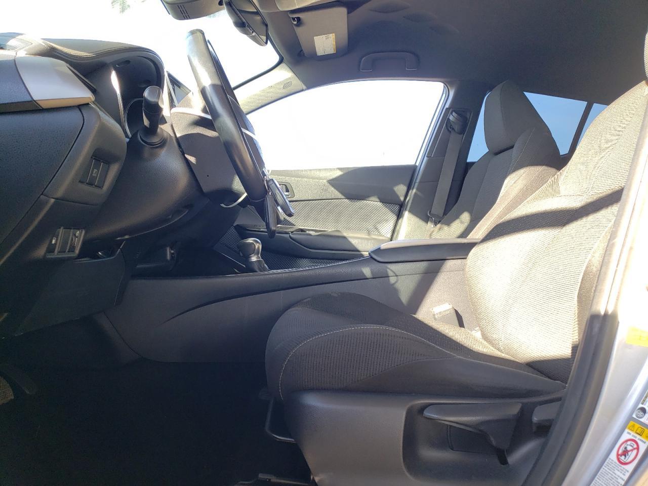 2019 TOYOTA C-HR XLE - Image 7