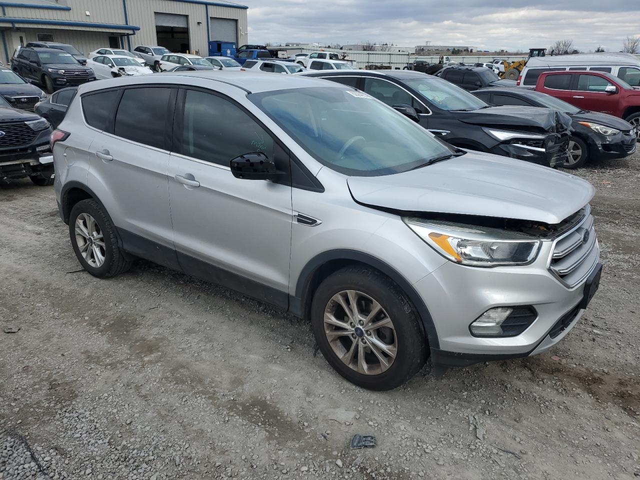 2017 FORD ESCAPE SE - Image 4
