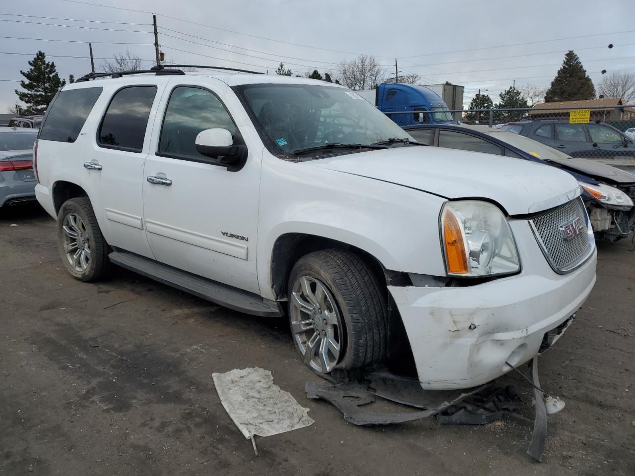 2012 GMC YUKON SLT - Image 4