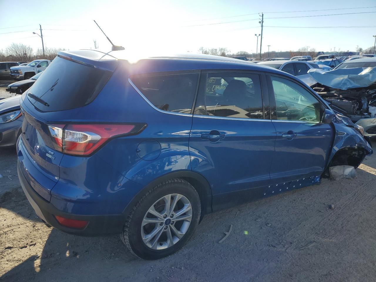 2017 FORD ESCAPE SE - Image 3