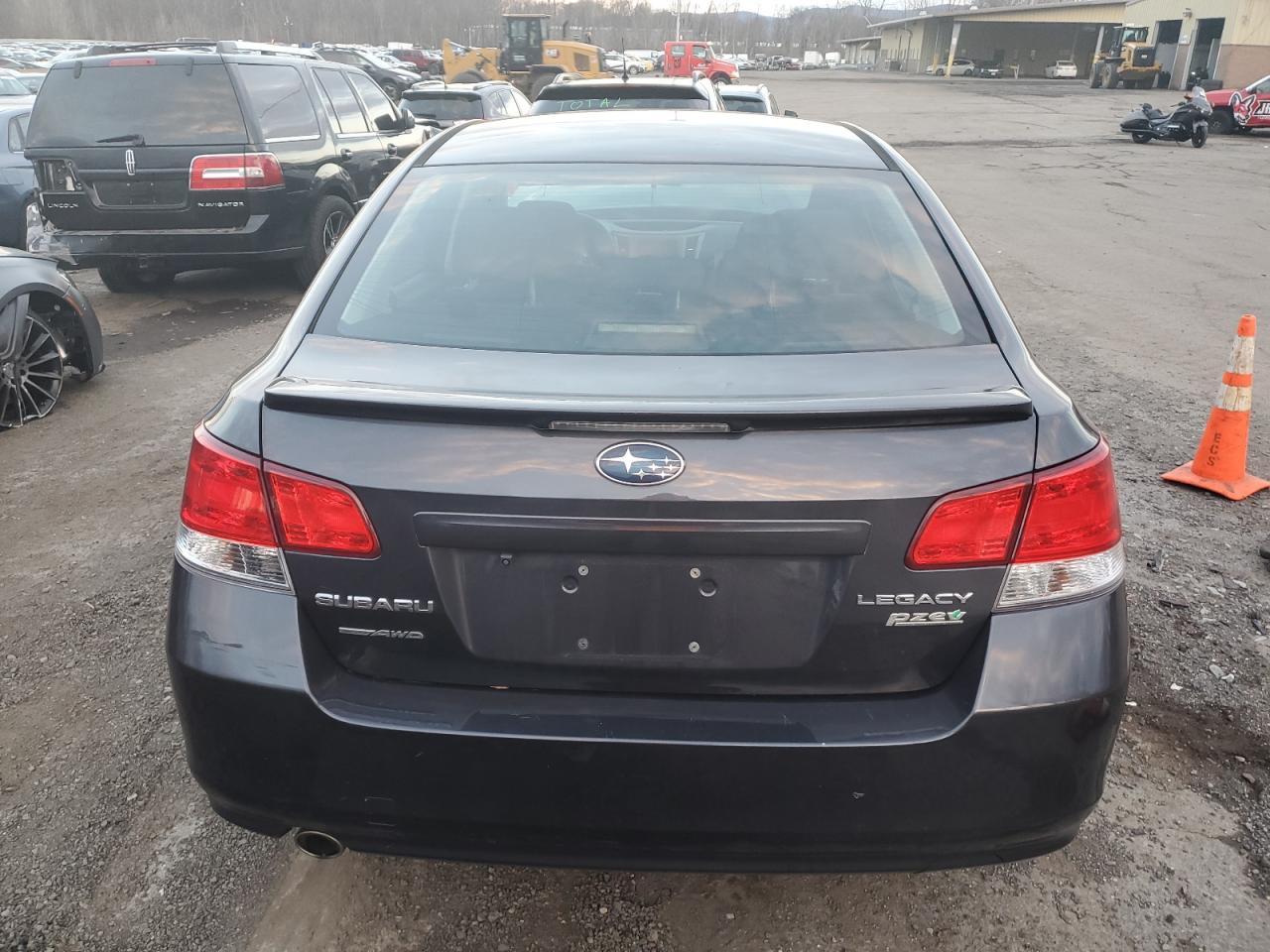 2012 SUBARU LEGACY 2.5 - Image 6