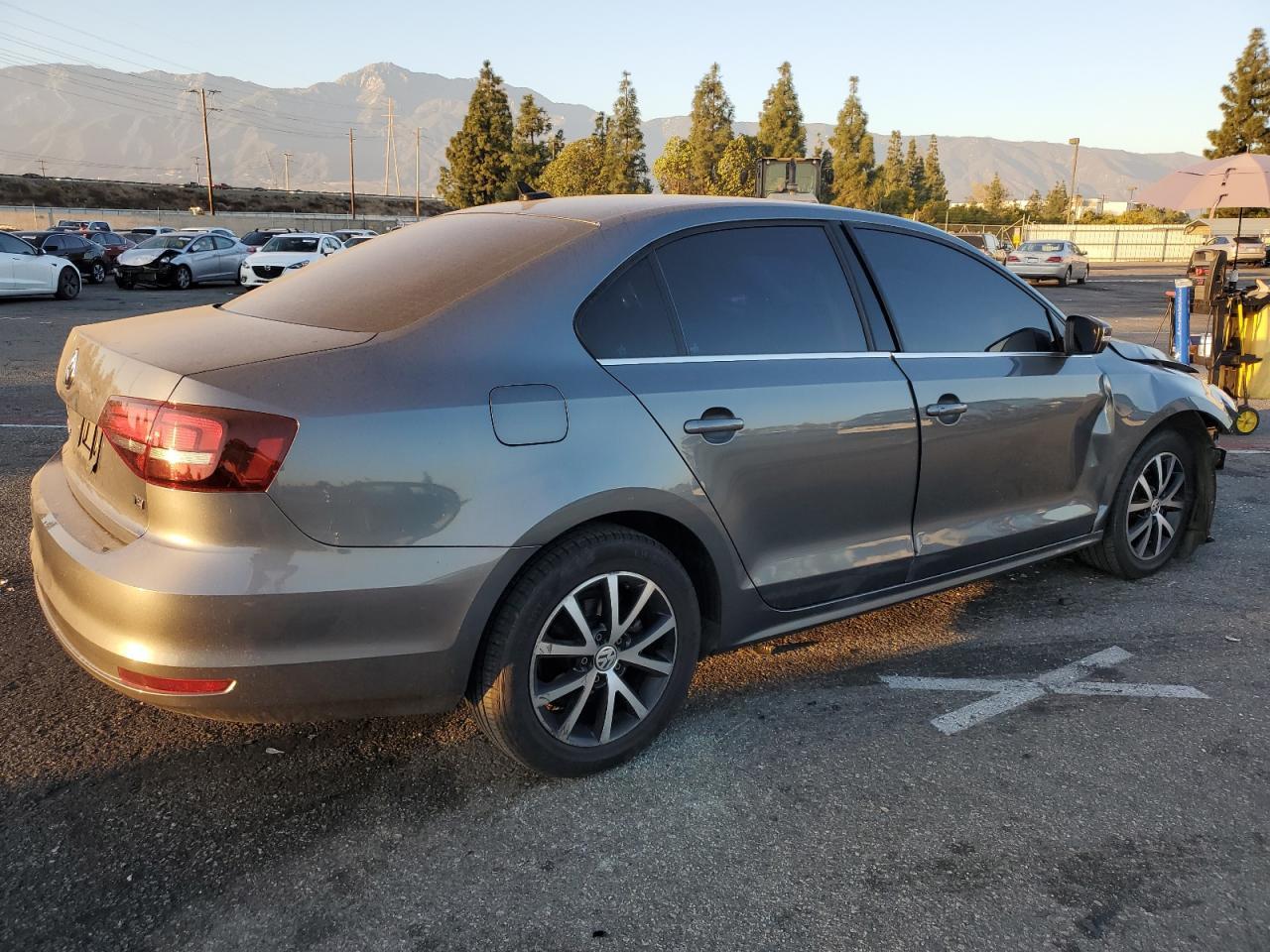 2017 VOLKSWAGEN JETTA SE - Image 3