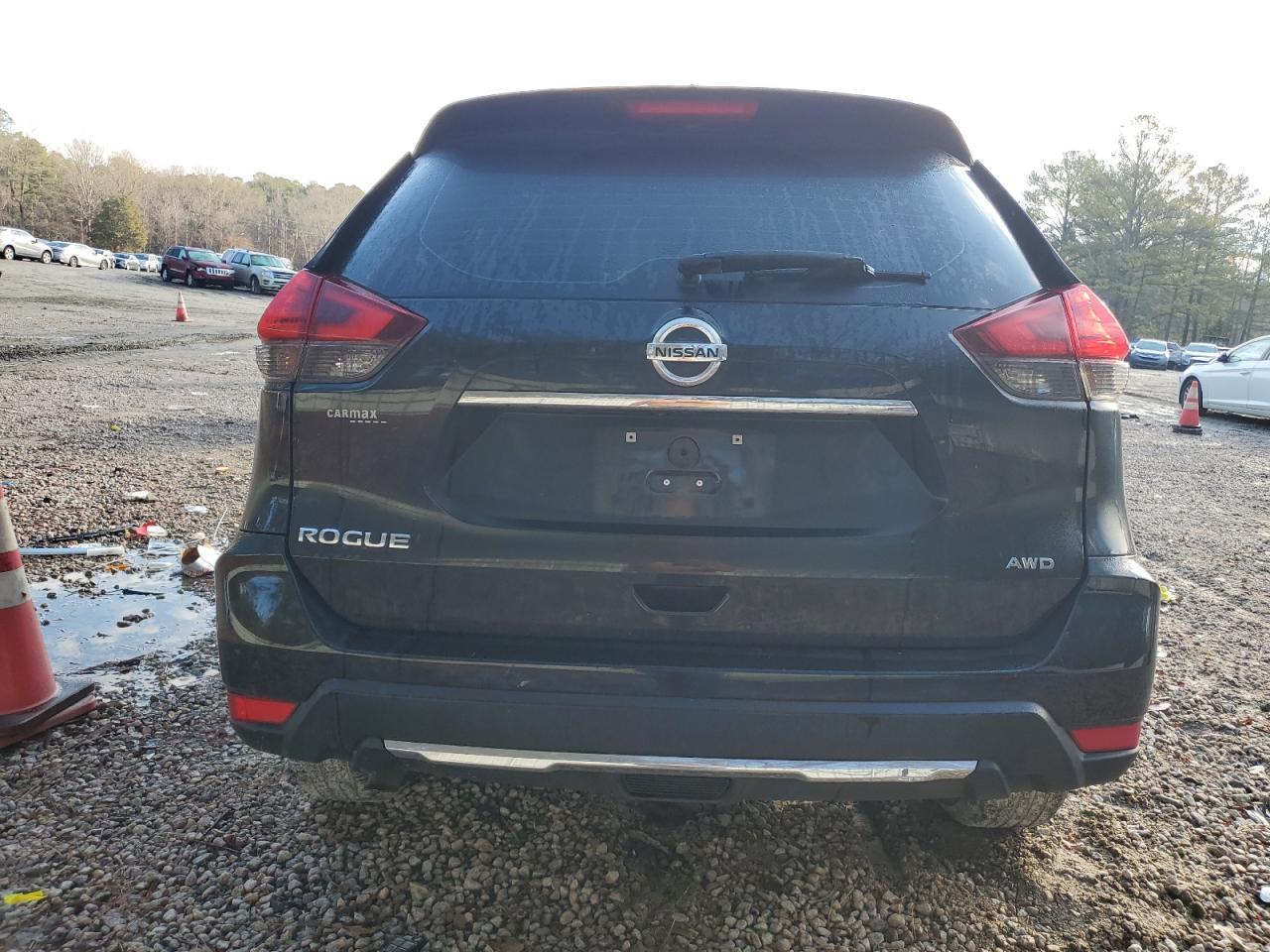 2017 NISSAN ROGUE SV - Image 6