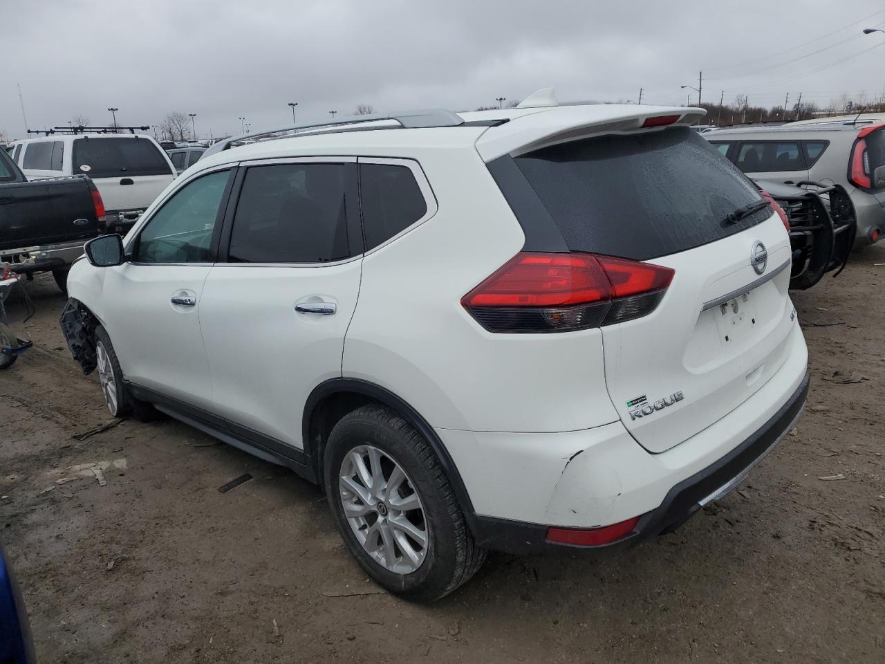 2017 NISSAN ROGUE SV - Фото 2