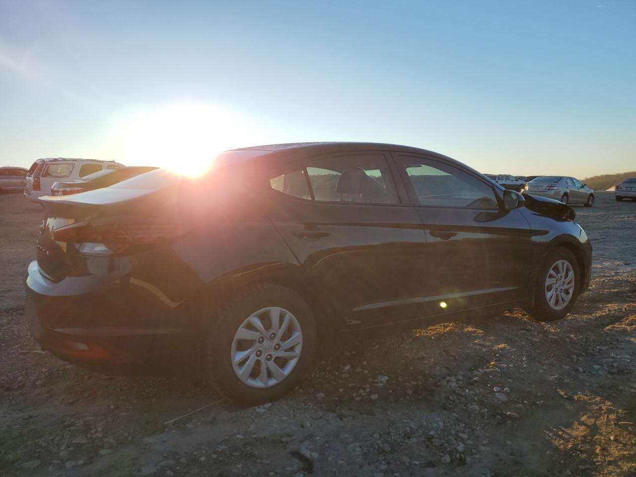2019 HYUNDAI ELANTRA SE - Фото 3