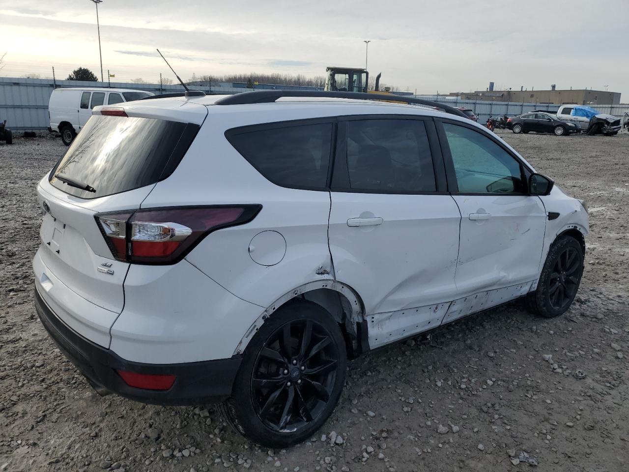 2017 FORD ESCAPE SE - Image 3