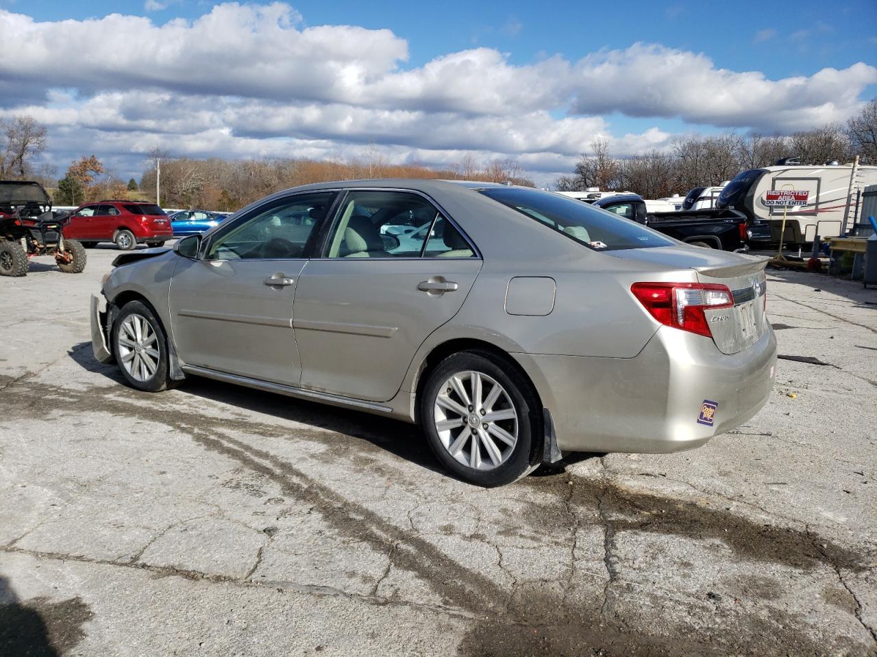 2014 TOYOTA CAMRY L - Фото 2