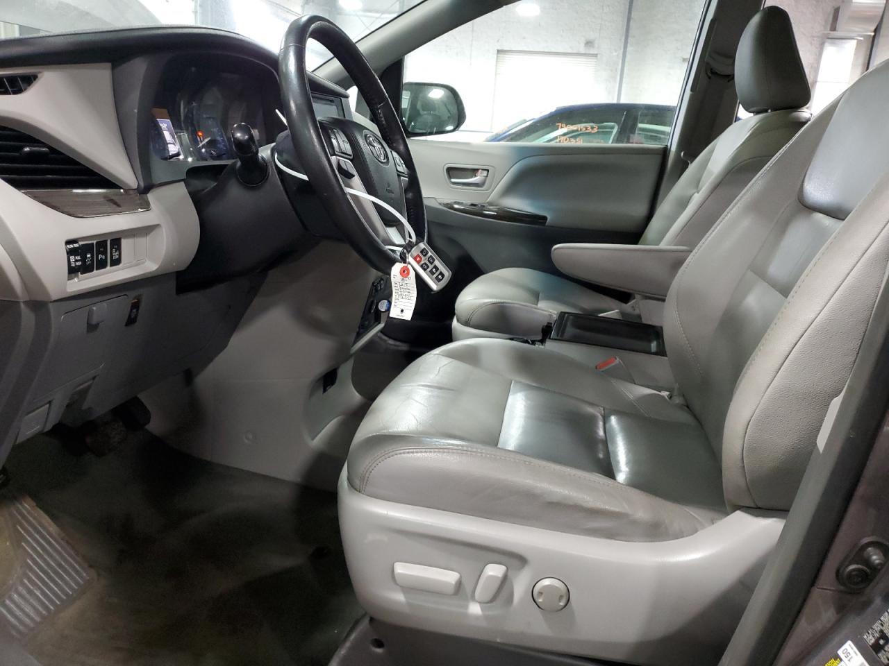 2015 TOYOTA SIENNA XLE - Фото 7