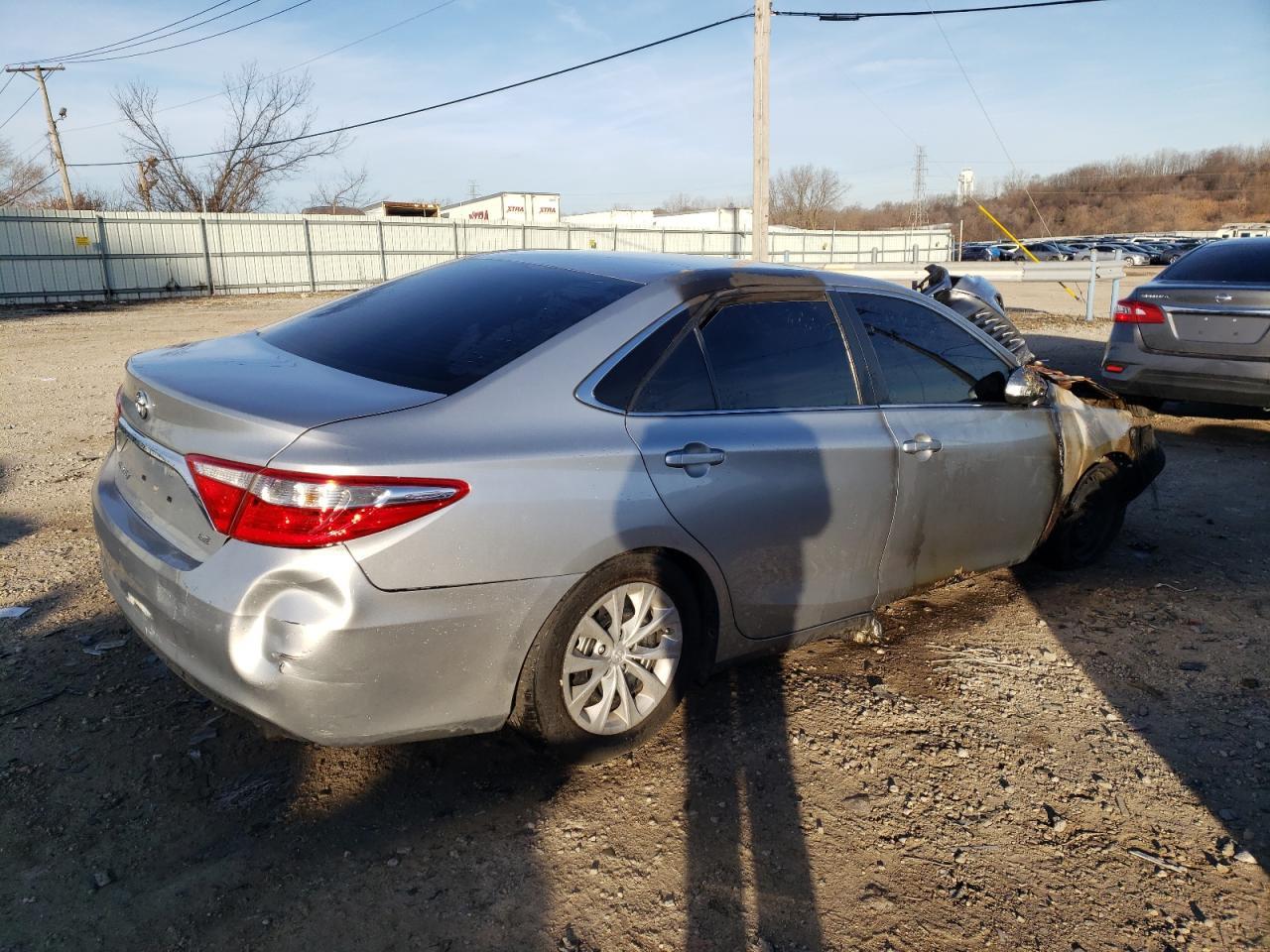 2015 TOYOTA CAMRY LE - Image 3