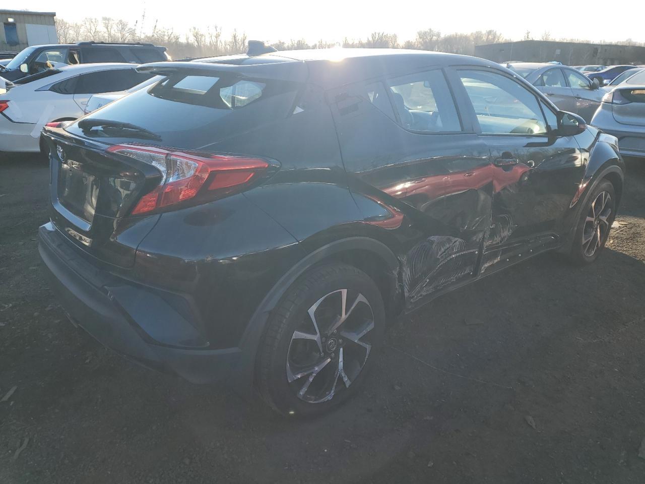 2018 TOYOTA C-HR XLE - Image 3