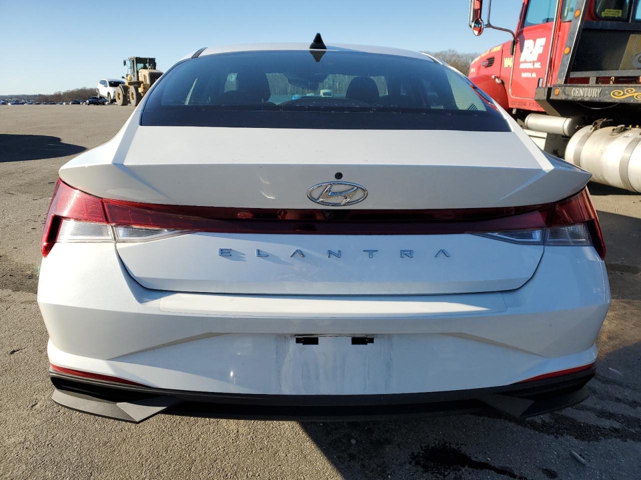2022 HYUNDAI ELANTRA SE - Фото 6